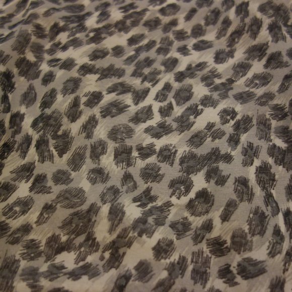 Banana Republic Animal Print Sleeveless Blouse - Picture 9 of 10